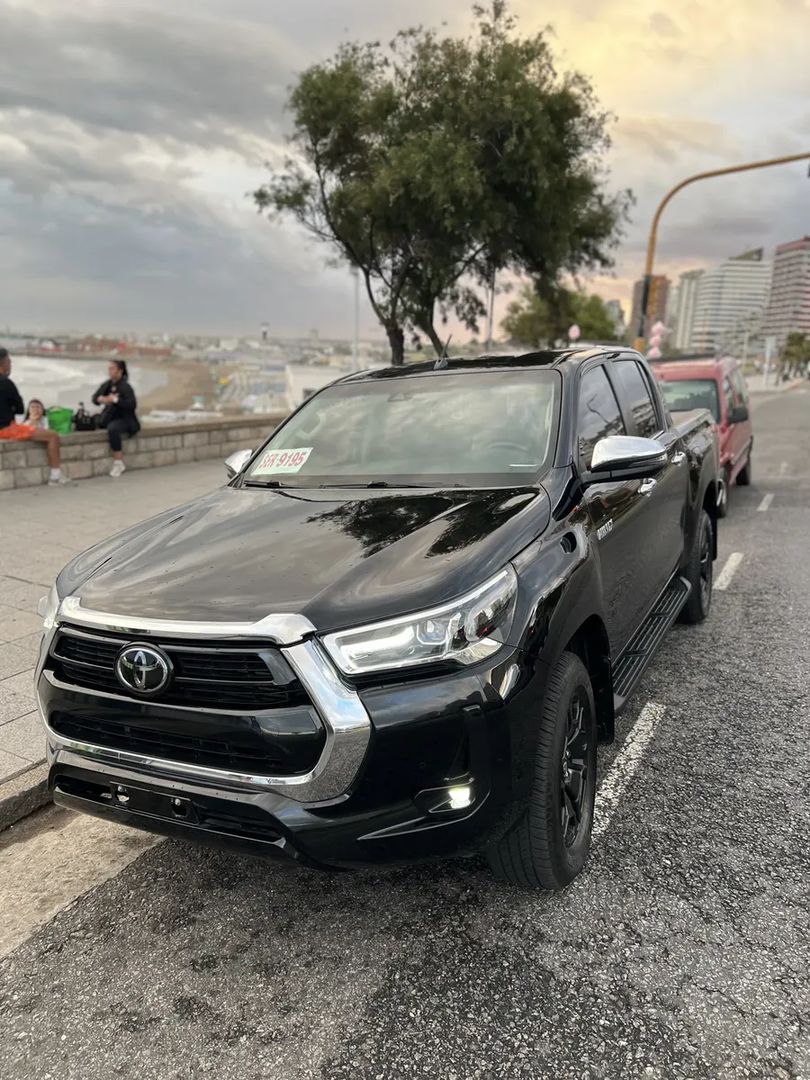 Toyota HILUX SRX 2.8 CD 204CV TDI 2021