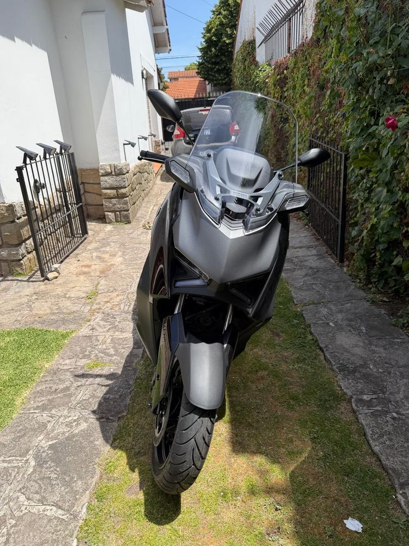 Yamaha XMAX SCOOTER 2025